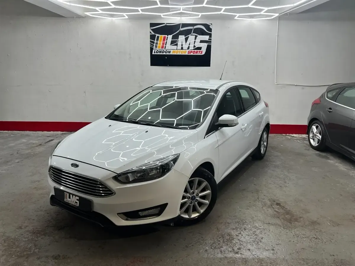 Used Ford Focus Titanium 125 HP (91 kW) 2016 White Hatchback