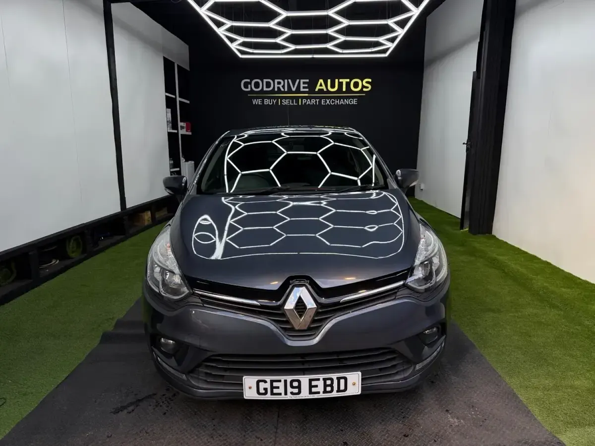 Used Renault Clio Iconic 90 HP (66 kW) 2019 Grey Hatchback