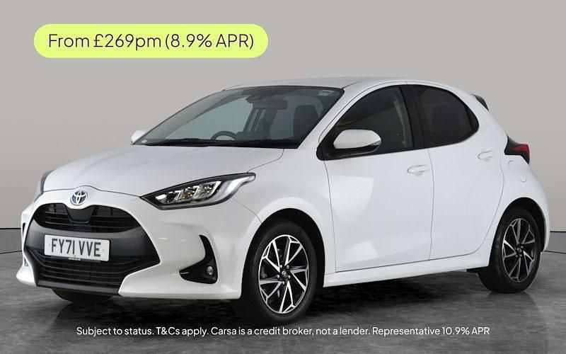 Used 2025 Toyota Yaris Hybrid Design Hatchback | £16,161 (Super price) - Image 1/2