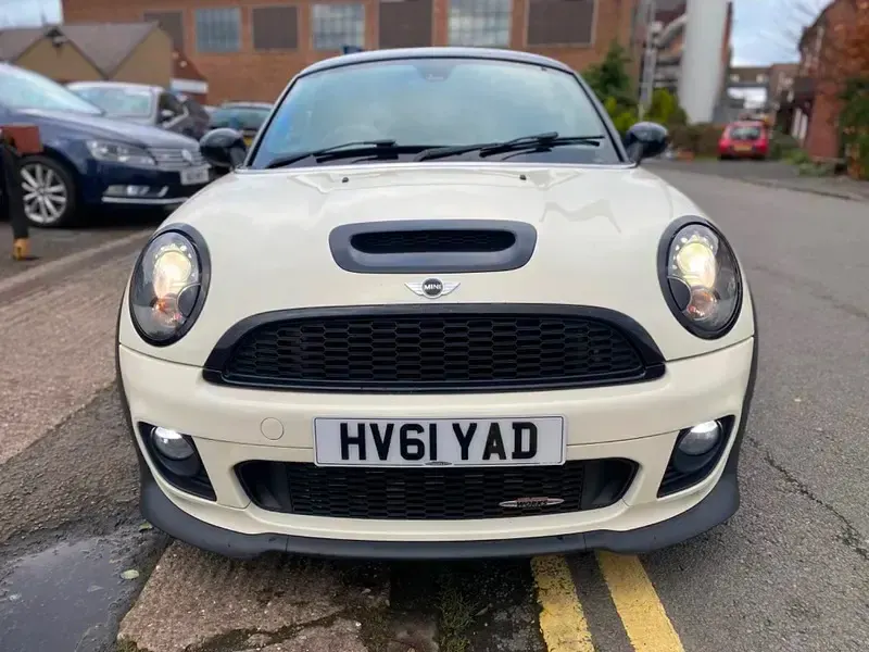 Used Mini John Cooper Works Coupé 211 HP (155 kW) 2011 White Coupe