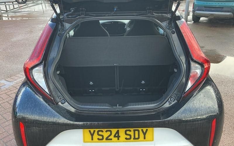 Used Toyota Aygo X 72 HP (52 kW) 2024 White SUV