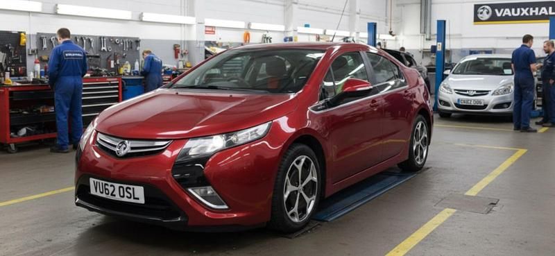 Used Vauxhall Ampera 111 kW (151 HP) 2012 Red Hatchback