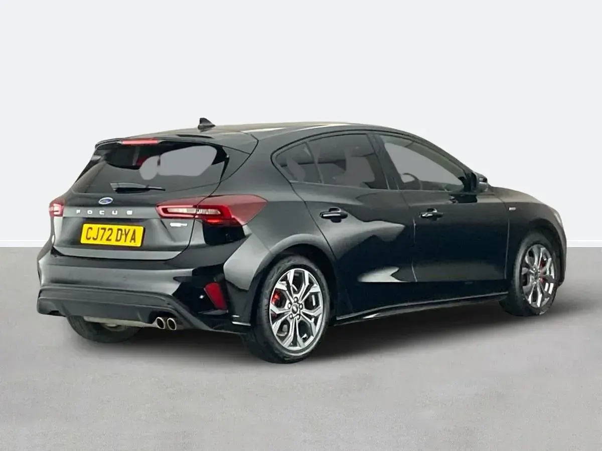 Begagnad Ford Focus ST-Line 125 HK (91 kW) 2023 Svart Halvkombi