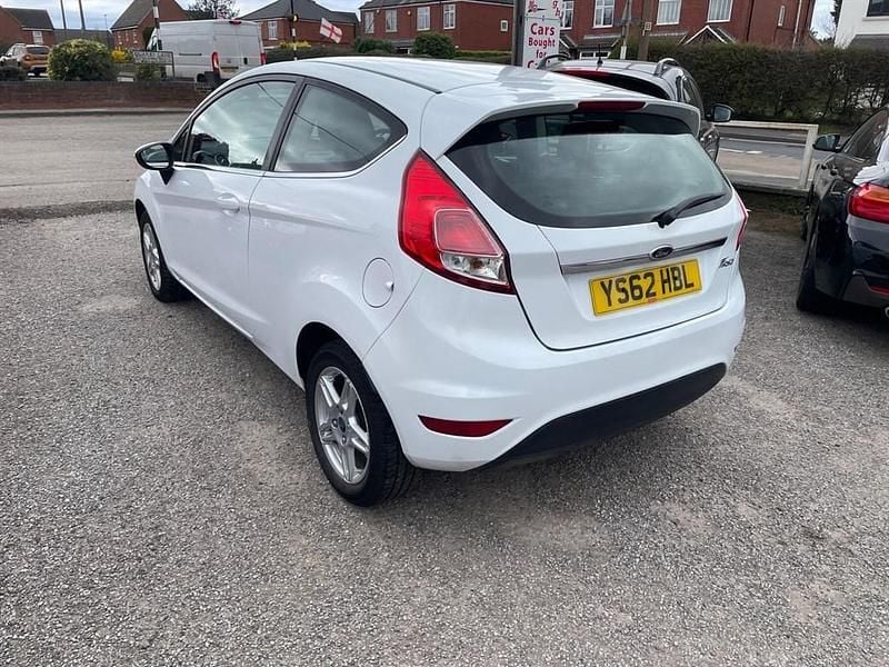 Used Ford Fiesta Zetec 82 HP (60 kW) 2013 White Hatchback