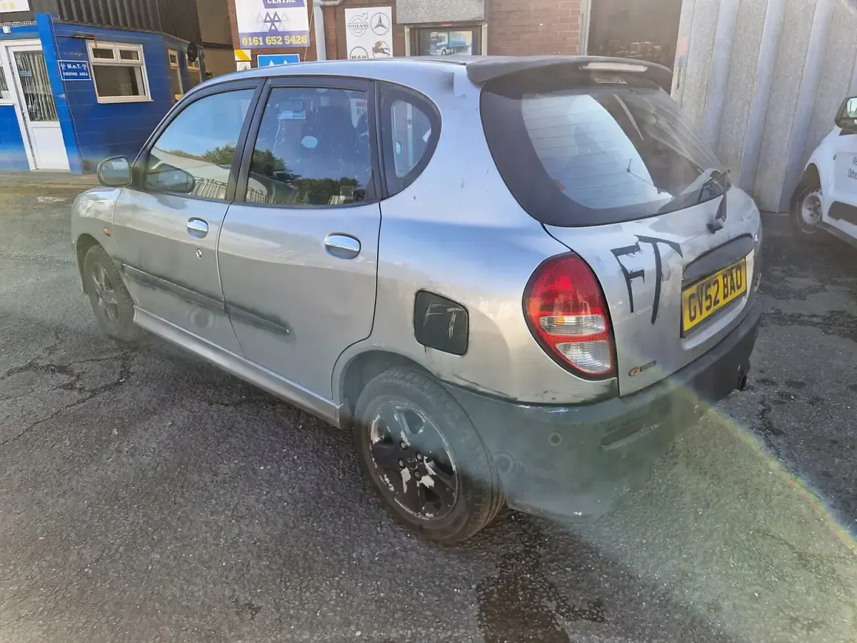 Used Daihatsu Sirion 102 HP (75 kW) 2002 Silver Hatchback