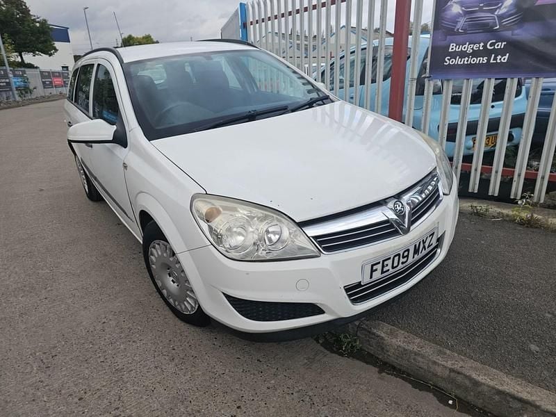 White Used 2009 Vauxhall Astra Estate | £990 - Image 1/4