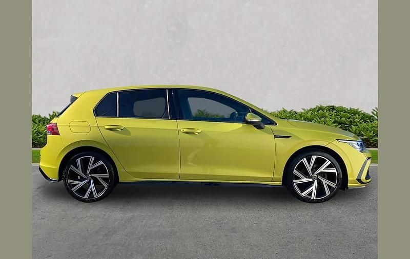 Used VW Golf VIII R-line 147 HP (108 kW) 2022 Yellow Hatchback
