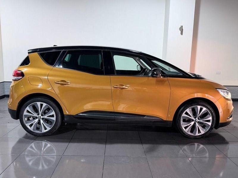 Used Renault Scénic IV Dynamique 110 HP (80 kW) 2017 Yellow/black MPV