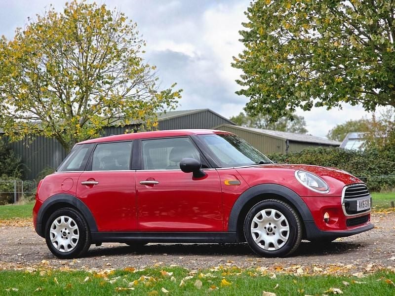 Used Mini ONE Hatch 102 HP (75 kW) 2016 Red Hatchback