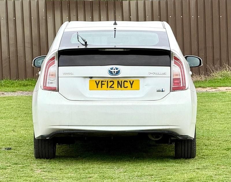 White Used 2012 Toyota Prius Hatchback | £4,900 (Fair price) - Image 1/4