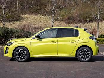 New Peugeot 208 Allure 101 HP (74 kW) 2026 Metallic  ageuda yellow Hatchback