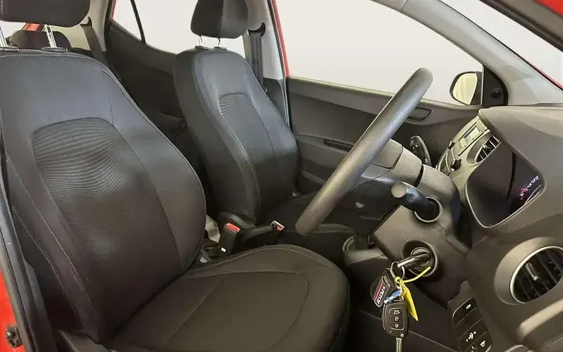 Used Hyundai i10 67 HP (49 kW) 2018 Red Hatchback