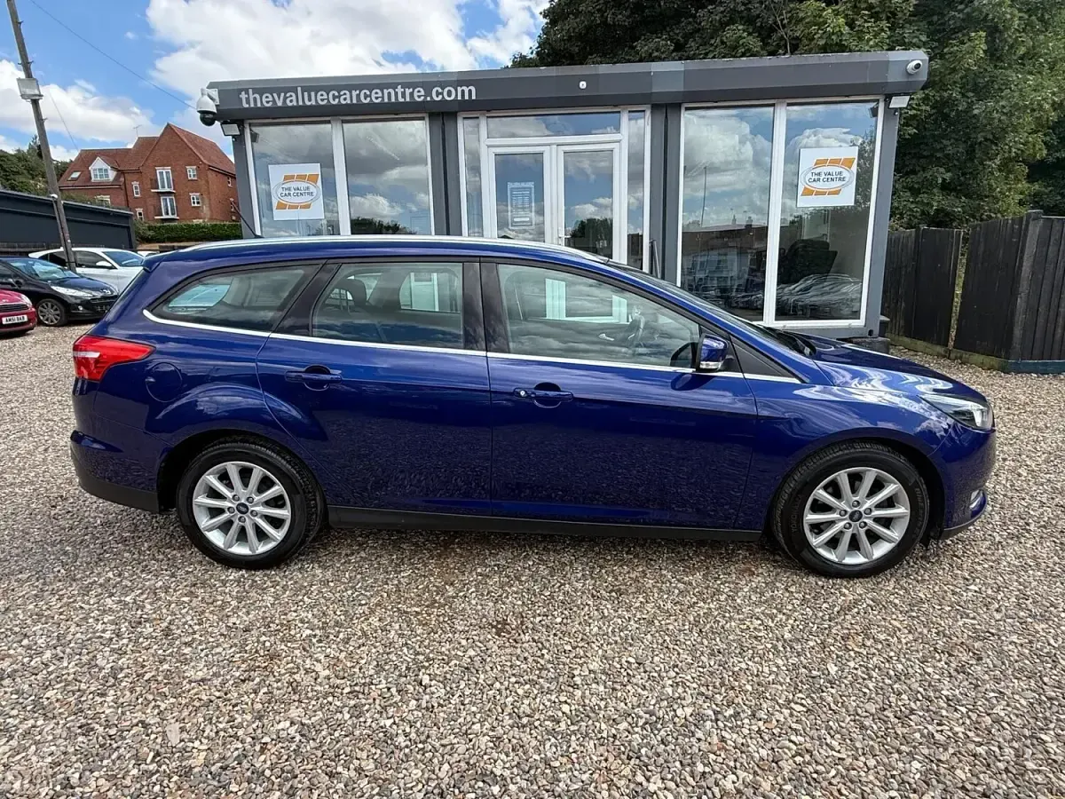 Used Ford Focus Titanium 125 HP (91 kW) 2017 Blue Estate