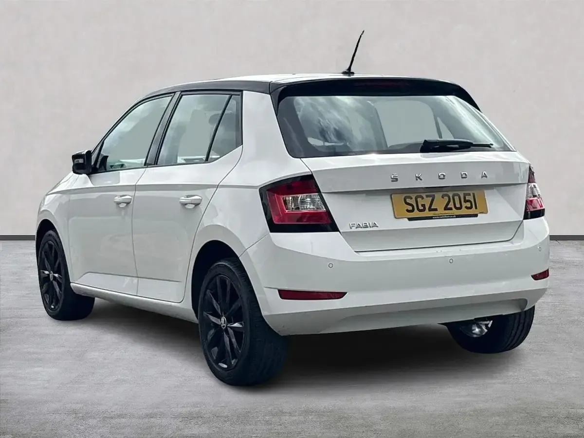Used Skoda Fabia Colour Edition 60 HP (44 kW) 2020 White Hatchback