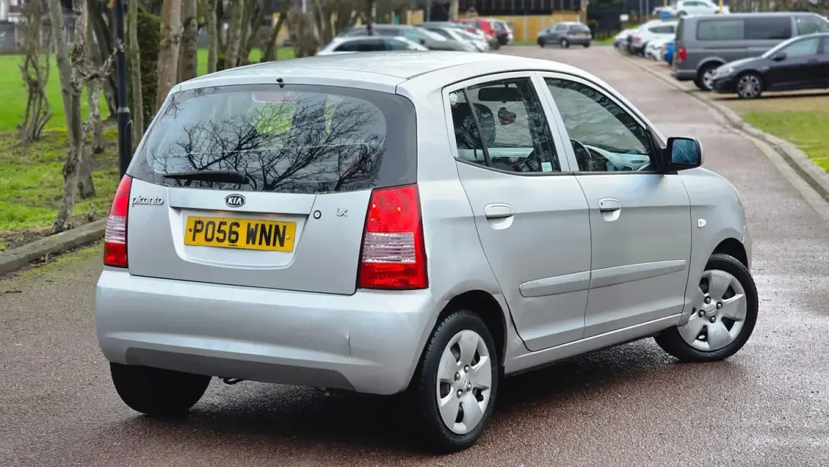 Second-hand Kia Picanto LX 64 CP (47 kW) 2006 Argintiu Hatchback