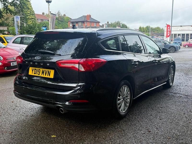 Used Ford Focus Titanium 120 HP (88 kW) 2019 Black Estate