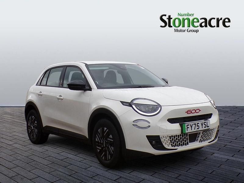 White New 2025 Fiat 600 Red Hatchback | £20,990 (Fair price) - Image 1/4