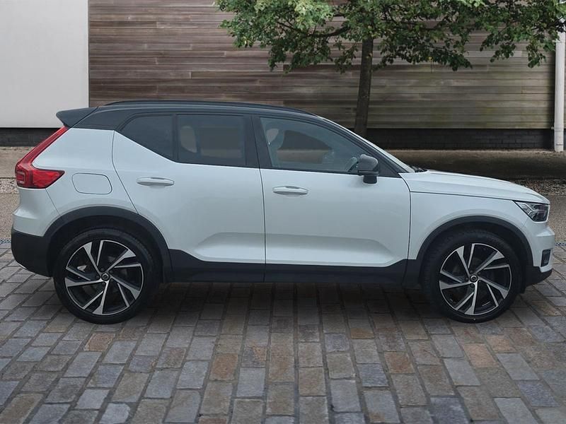 Usado Volvo XC40 R-Design Pro 150 HP (110 kW) 2019 Branco SUV