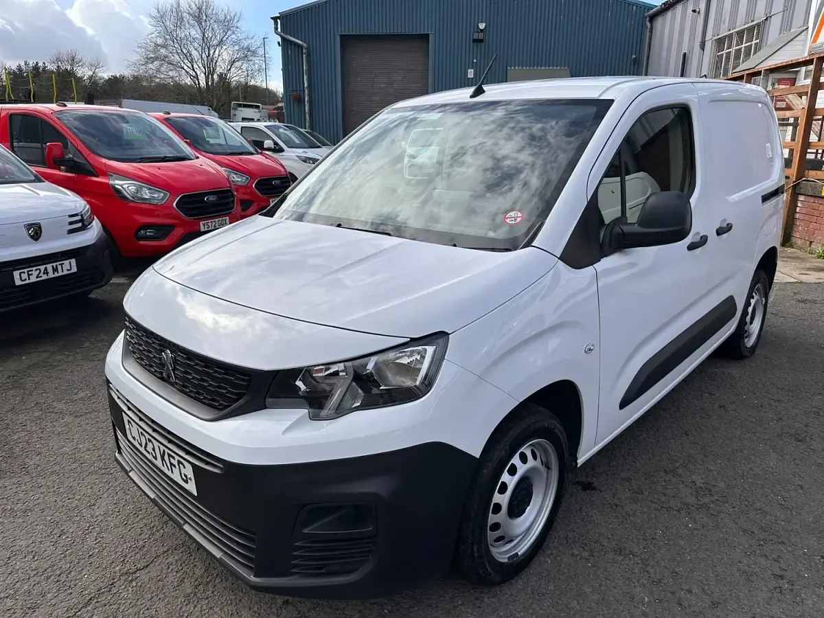 Used Peugeot Partner Premium 131 HP (96 kW) 2023 White MPV
