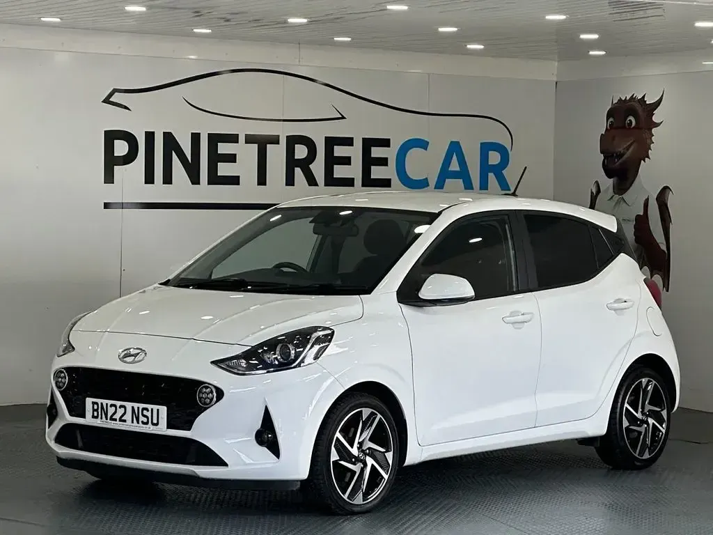 Used Hyundai i10 Premium 84 HP (61 kW) 2022 White Hatchback