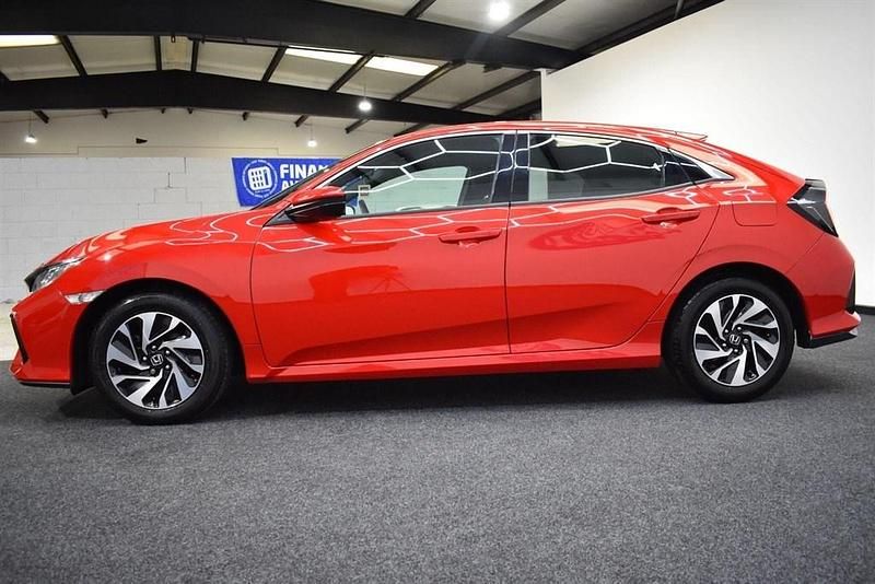 Used Honda Civic SE 129 HP (94 kW) 2017 Red Hatchback