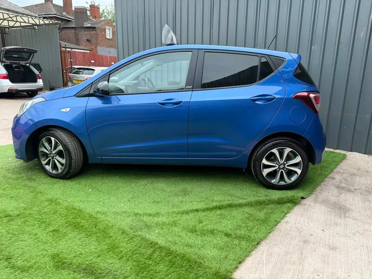 Used Hyundai i10 2019 Blue Hatchback