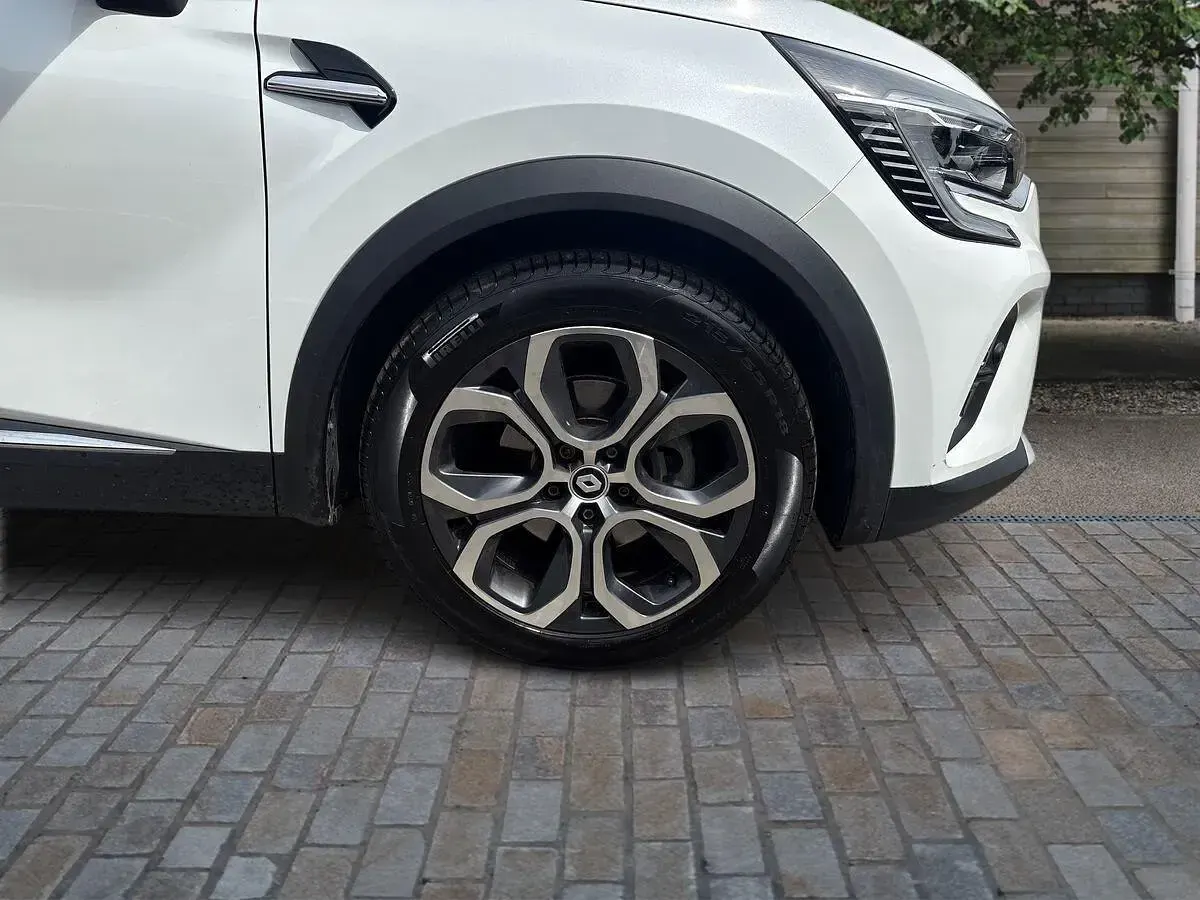 Used Renault Captur Techno 145 HP (106 kW) 2023 White/black SUV