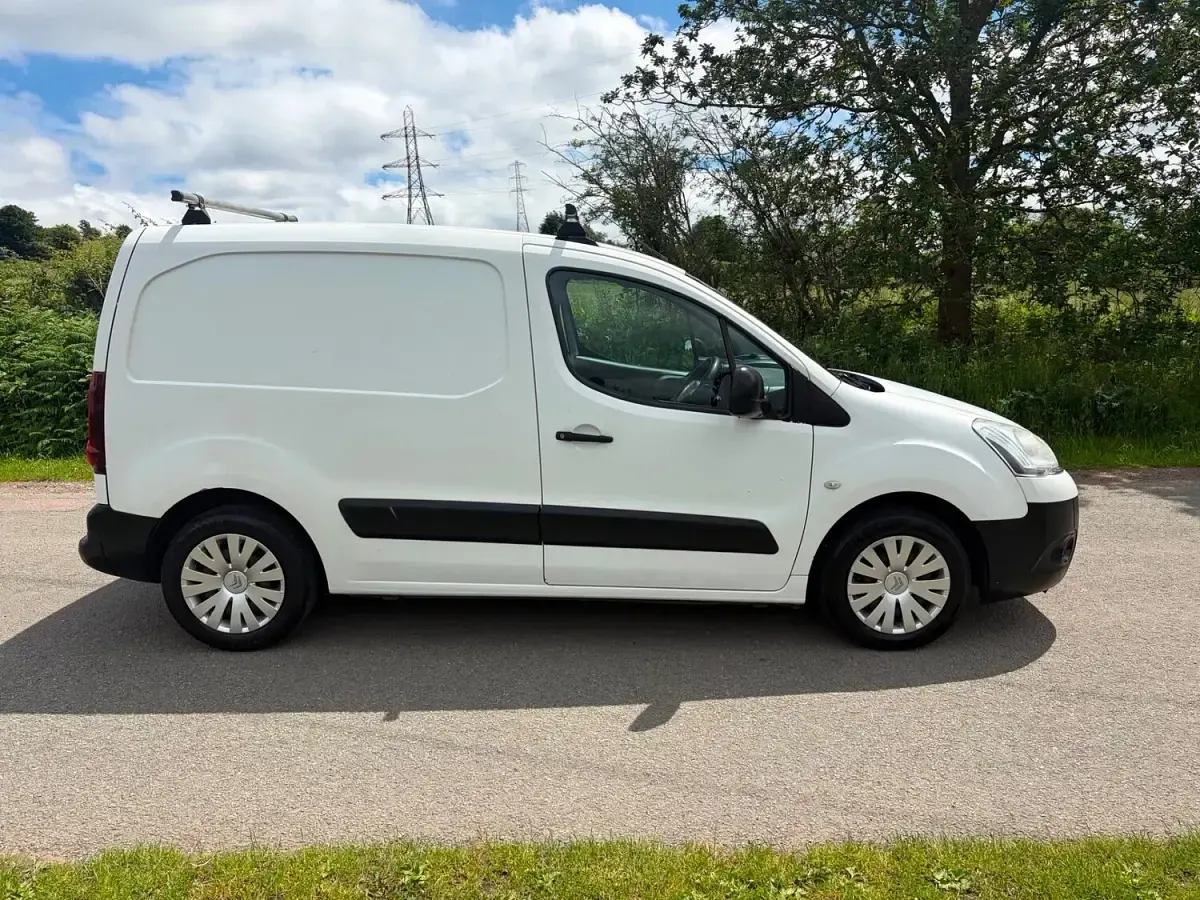 Used Citroën Berlingo 75 HP (55 kW) 2013 White MPV