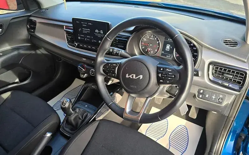 Used Kia Rio 101 HP (74 kW) 2022 Blue Hatchback