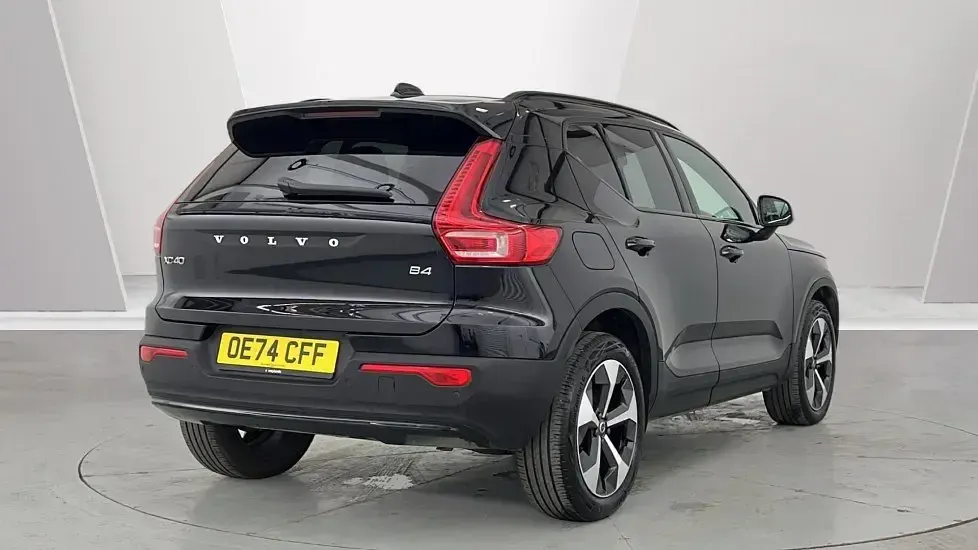 Begagnad Volvo XC40 Plus 2024 Svart SUV