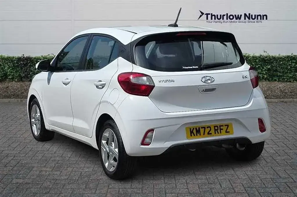 Used Hyundai i10 SE 67 HP (49 kW) 2022 Atlas white/black+white pck Hatchback