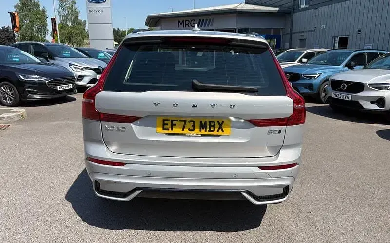 Used Volvo XC60 Plus 250 HP (183 kW) 2023 Silver SUV
