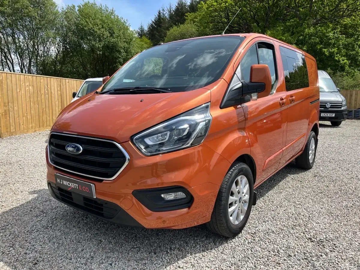 Used Ford Transit Custom Limited 130 HP (95 kW) 2018 Orange Van