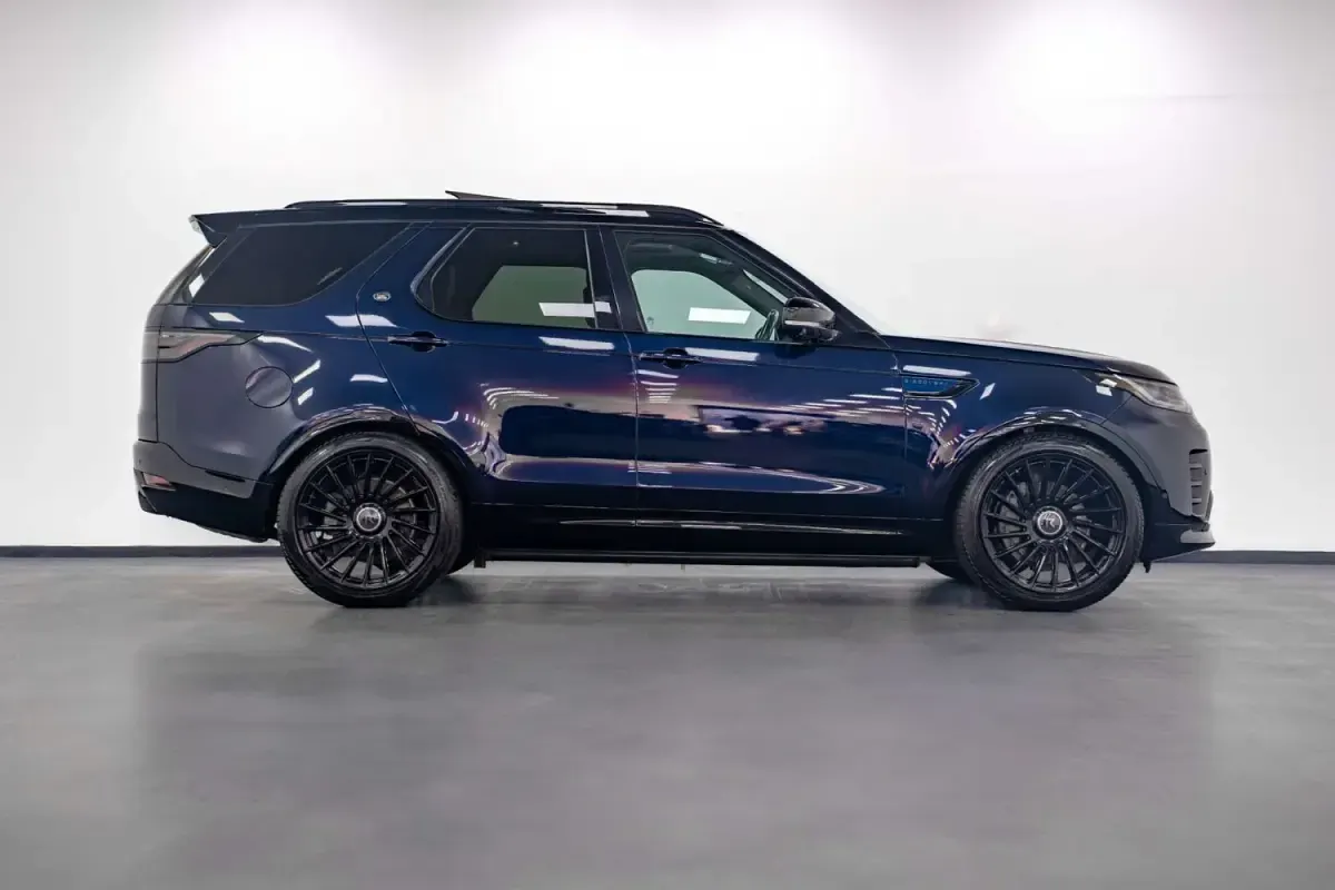 Usado Land Rover Discovery 5 SE Dynamic 300 HP (220 kW) 2023 Azul SUV