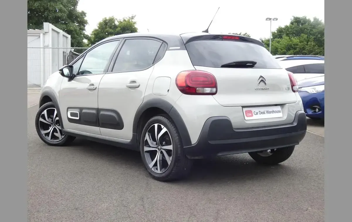 Used Citroën C3 PureTech 110 HP (80 kW) 2022 Beige Hatchback