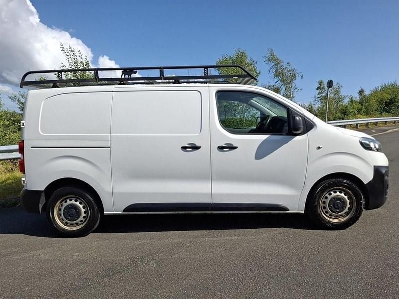 Used Vauxhall Vivaro Edition 120 HP (88 kW) 2021 White MPV