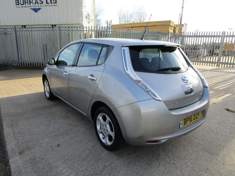Used Nissan Leaf Acenta 80 kW (109 HP) 2016 Silver Hatchback