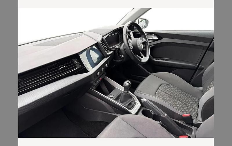 Used Audi A1 Sport 95 HP (69 kW) 2021 White SUV