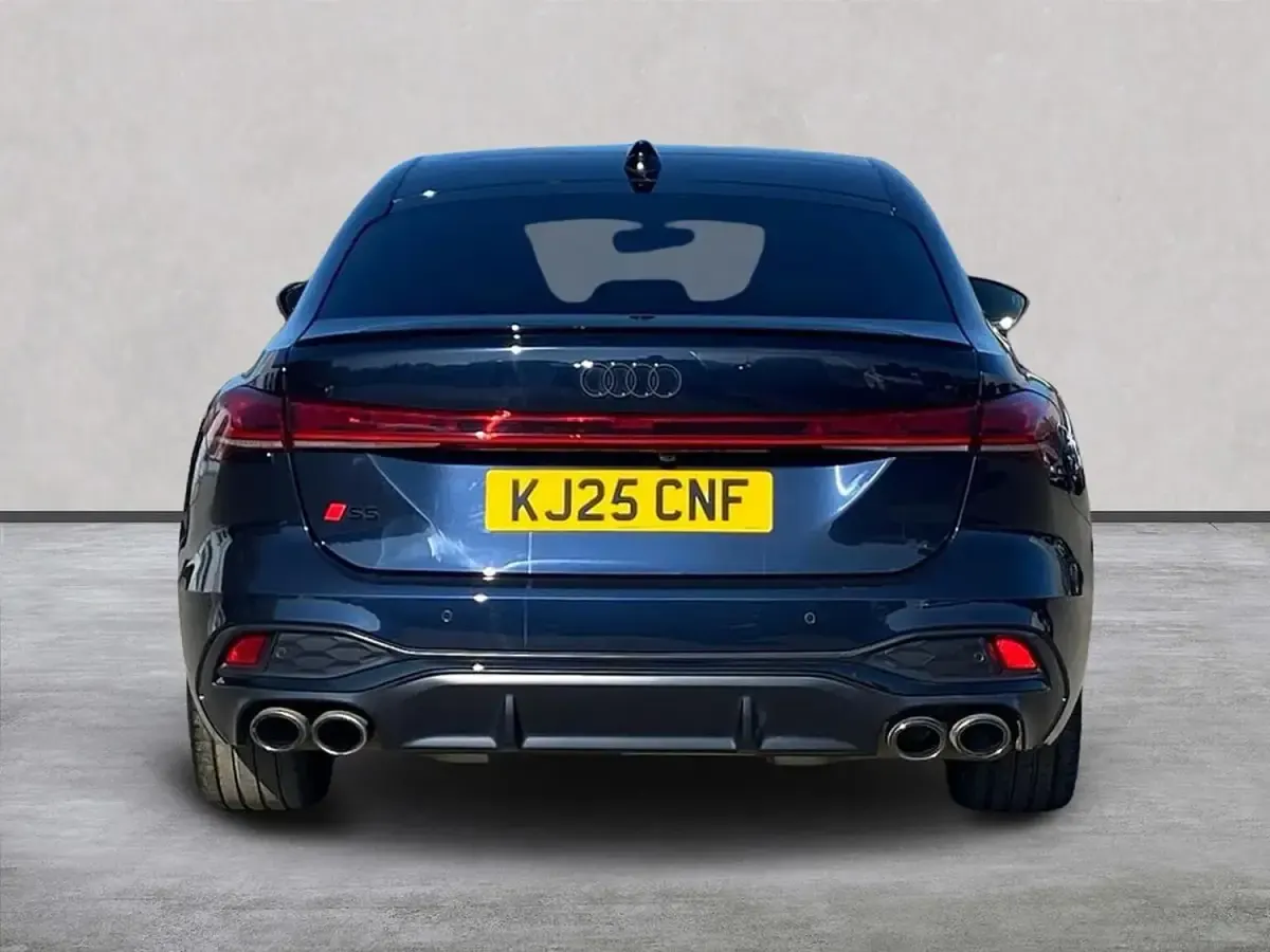Begagnad Audi A5 Design 367 HK (269 kW) 2025 Blå Kombi