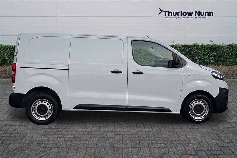 Used Vauxhall Vivaro 100 HP (73 kW) 2023 White MPV