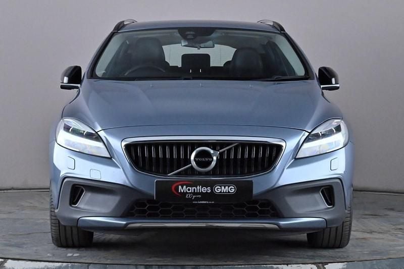 Used Volvo V40 Pro 152 HP (111 kW) 2017 Blue Hatchback