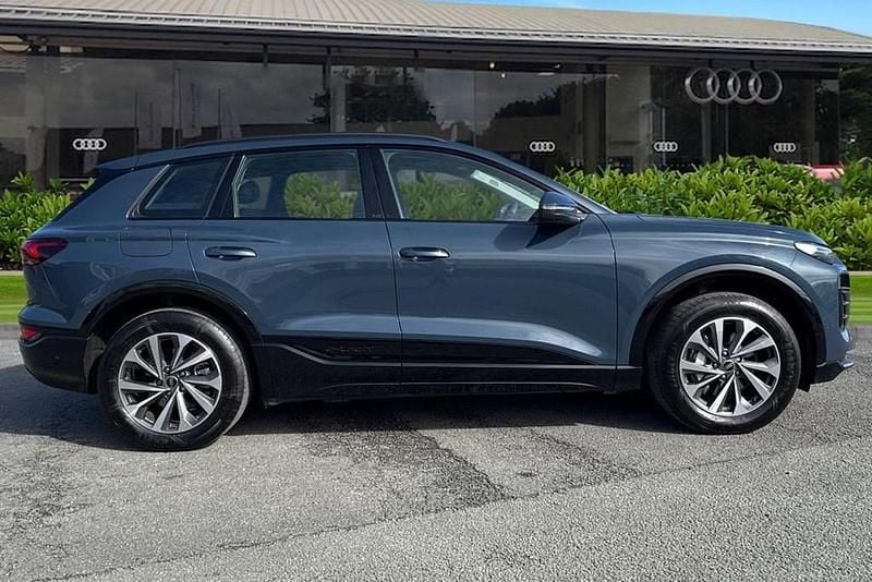 Usado Audi e-tron Sport 225 kW (306 CV) 2025 Azul SUV