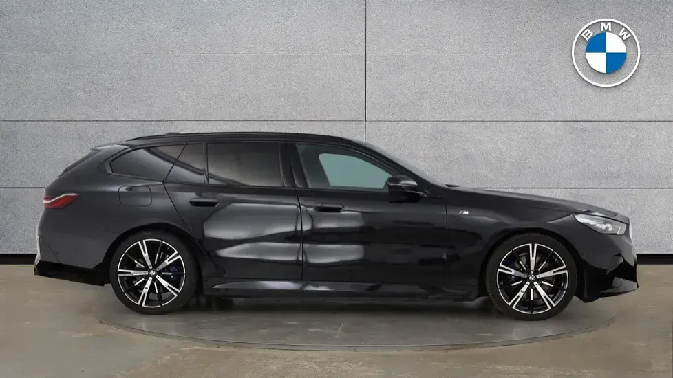 Begagnad BMW 530e M Sport 295 HK (216 kW) 2025 Svart Kombi