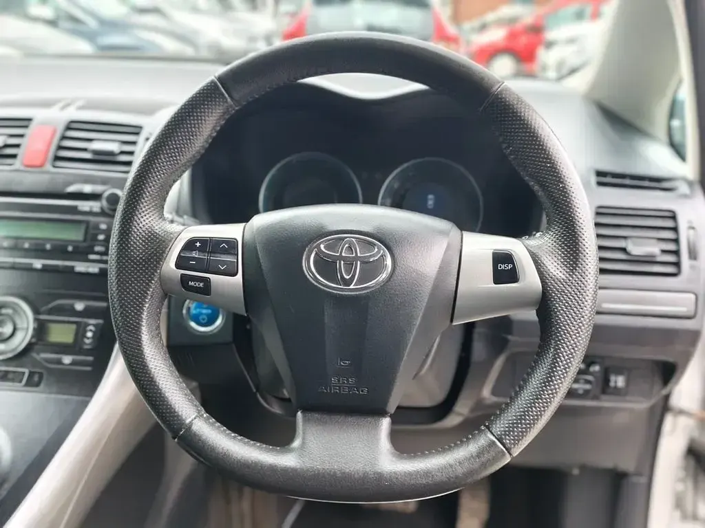 Used Toyota Auris Hybrid T4 136 HP (100 kW) 2010 Silver Hatchback