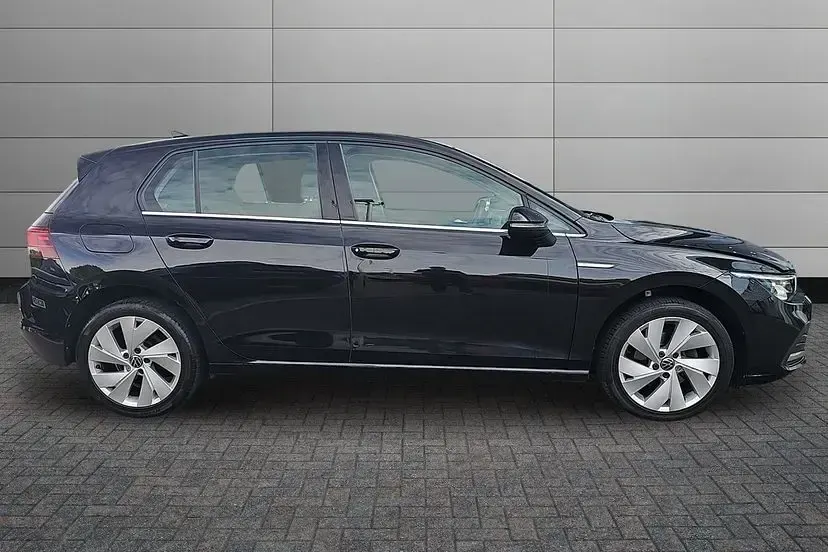 Used VW Golf VIII Style 130 HP (95 kW) 2022 Deep black Hatchback