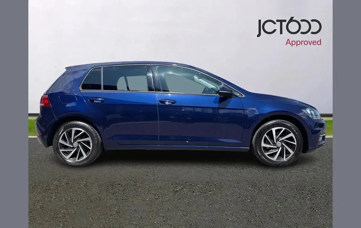 Used VW Golf VII Match 147 HP (108 kW) 2019 Blue Hatchback