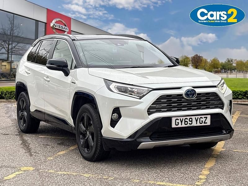 White/black Used 2020 Toyota RAV4 Estate | £21,780 (Good price) - Image 1/4