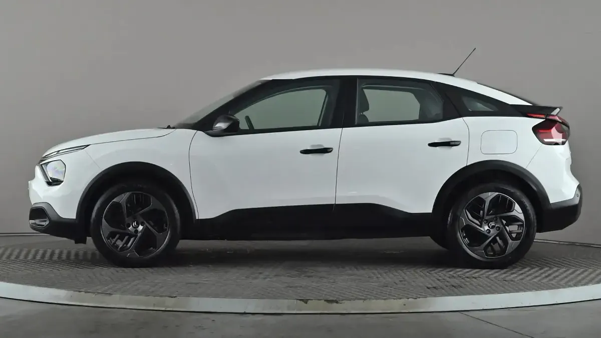 Used Citroën C4 PureTech 101 HP (74 kW) 2023 White SUV
