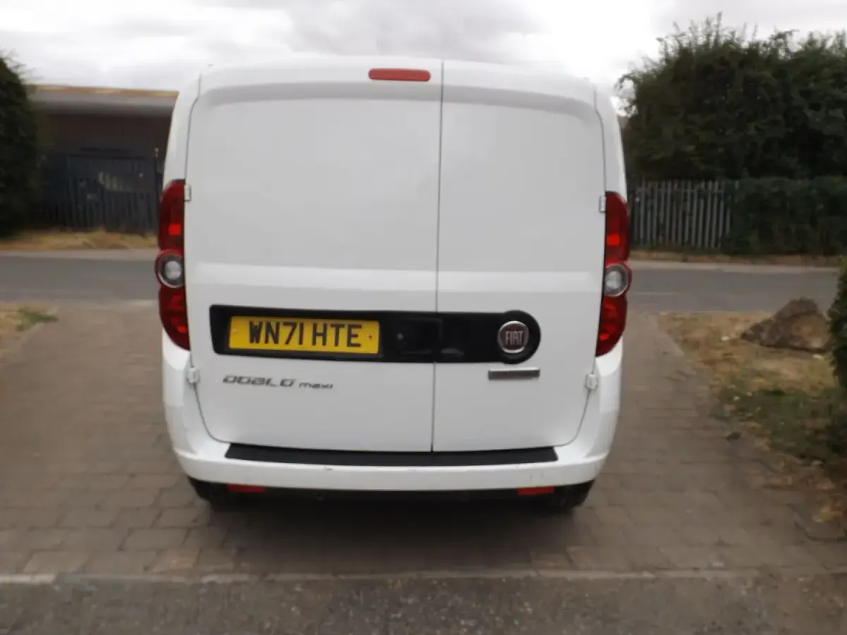 Used Fiat Doblò 105 HP (77 kW) 2021 White MPV