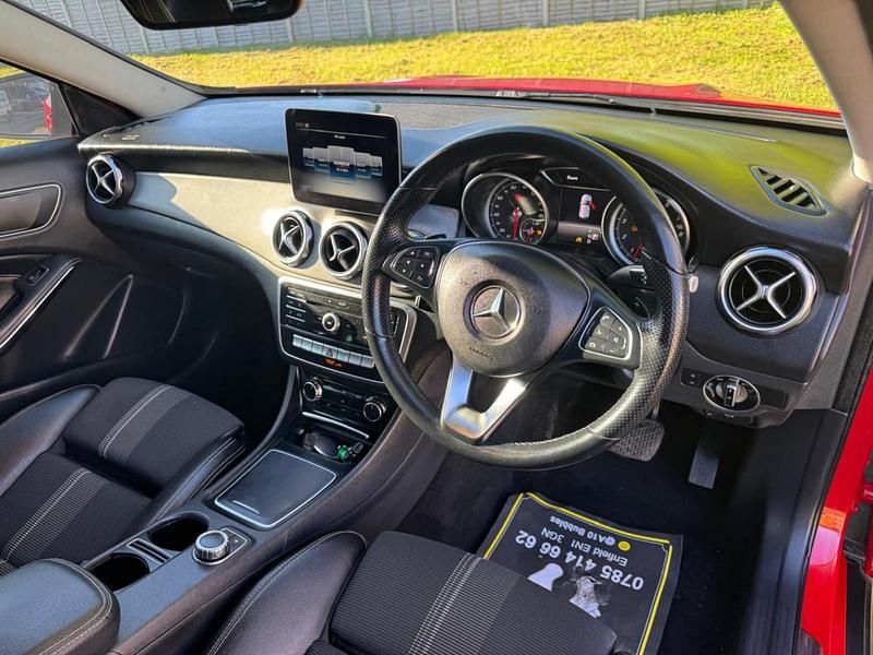 Used Mercedes GLA180 Urban 122 HP (89 kW) 2020 Red SUV